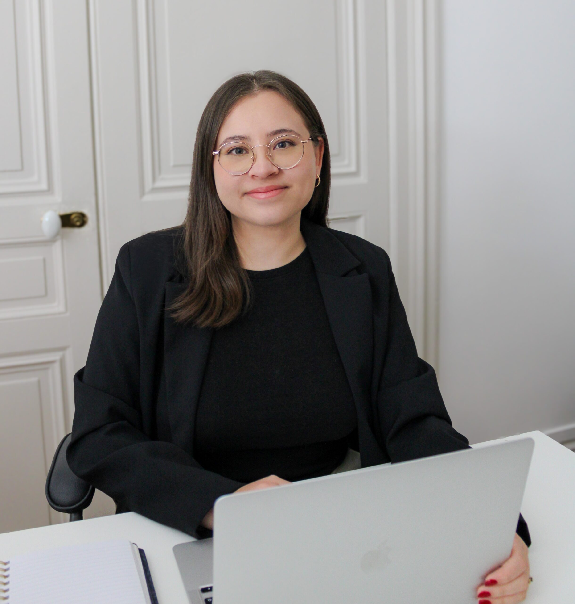 Eléa Lecoq - Webdesigner, graphiste Lyon Bourgogne Saône et Loire, Rhône Alpes accompagne les artisans, entrepreneurs locaux